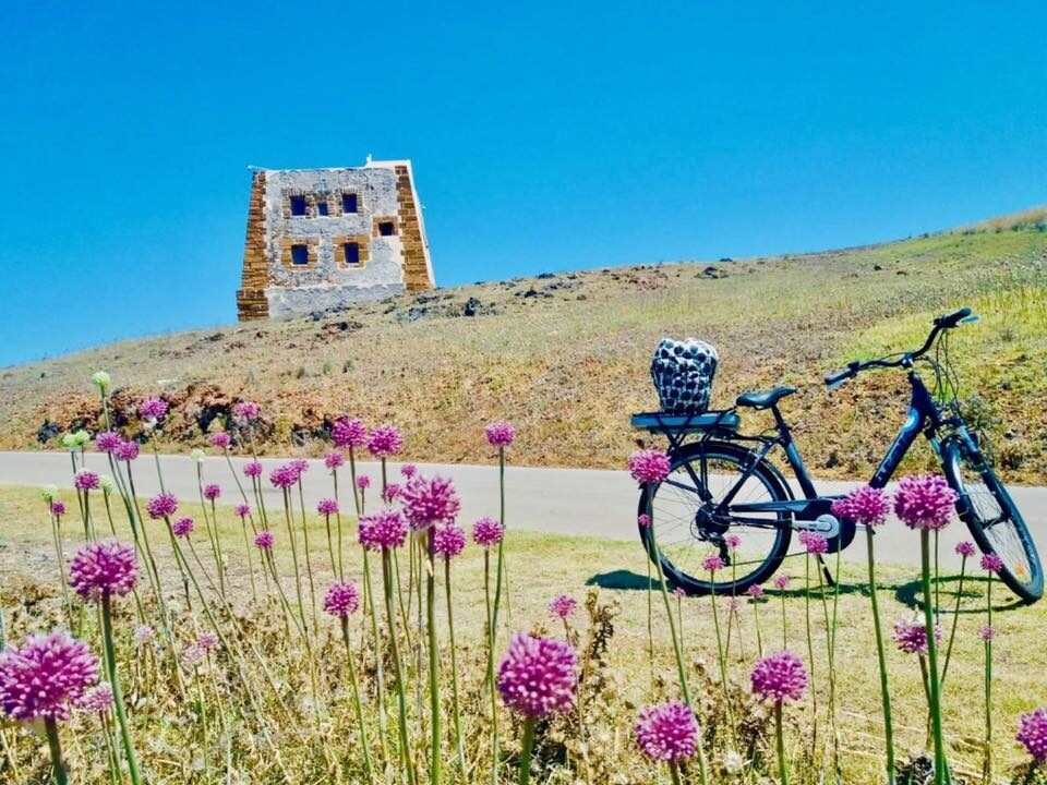 Ustica, 4 anime ed un’isola: cultura, relax, turismo attivo, buon cibo. Turismo ecosostenibile.