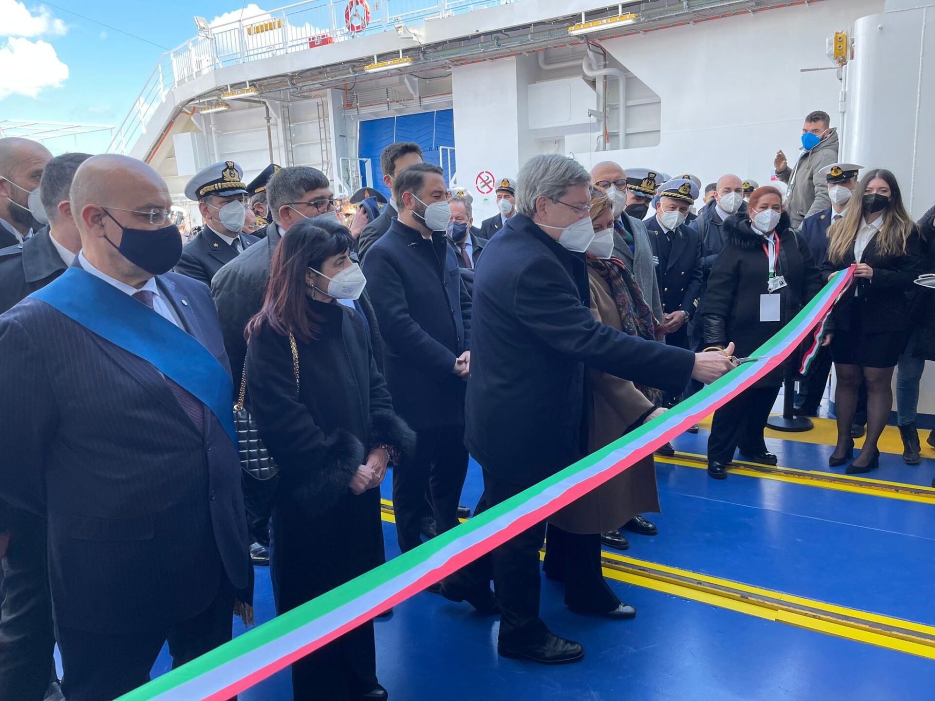 Arriva Iginia, la nave Green per attraversare lo Stretto. Il Ministro Giovannini taglia il nastro