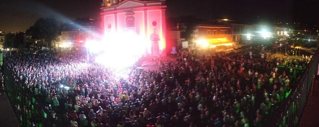 Grande successo per Nino Frassica a Trecastagni