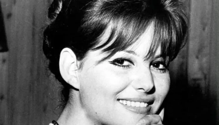 L’ultima scena: l’addio a Claudia Cardinale