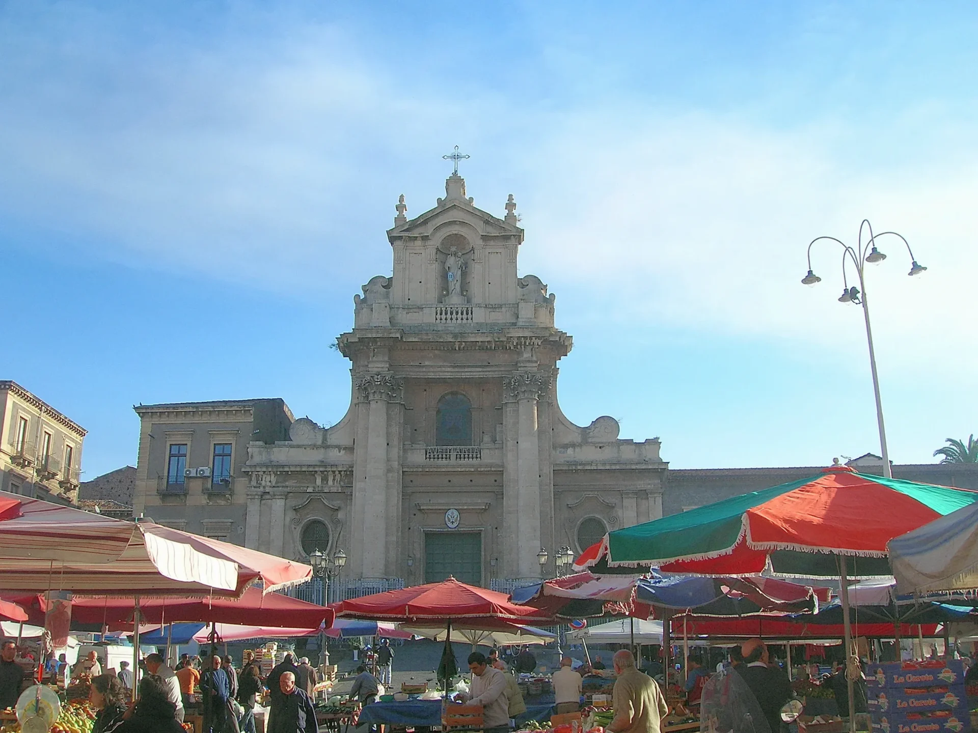 Catania, blitz nella zona della fiera: un ristorante chiuso e raffica di sanzioni
