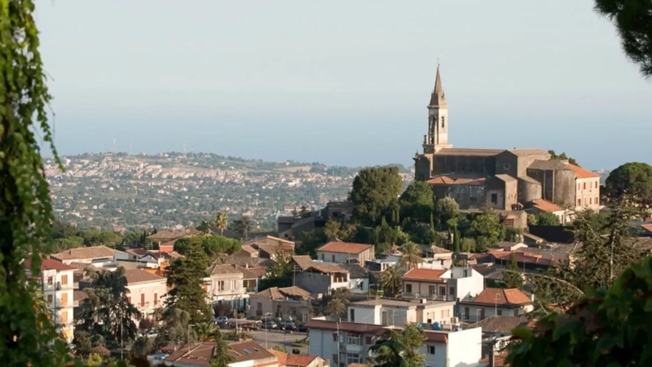 Trecastagni: interventi su viabilità e decoro urbano, proseguono i lavori dell’Amministrazione