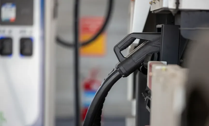 Carburanti, scatta lo sconto: prezzi giù di 25 centesimi al litro