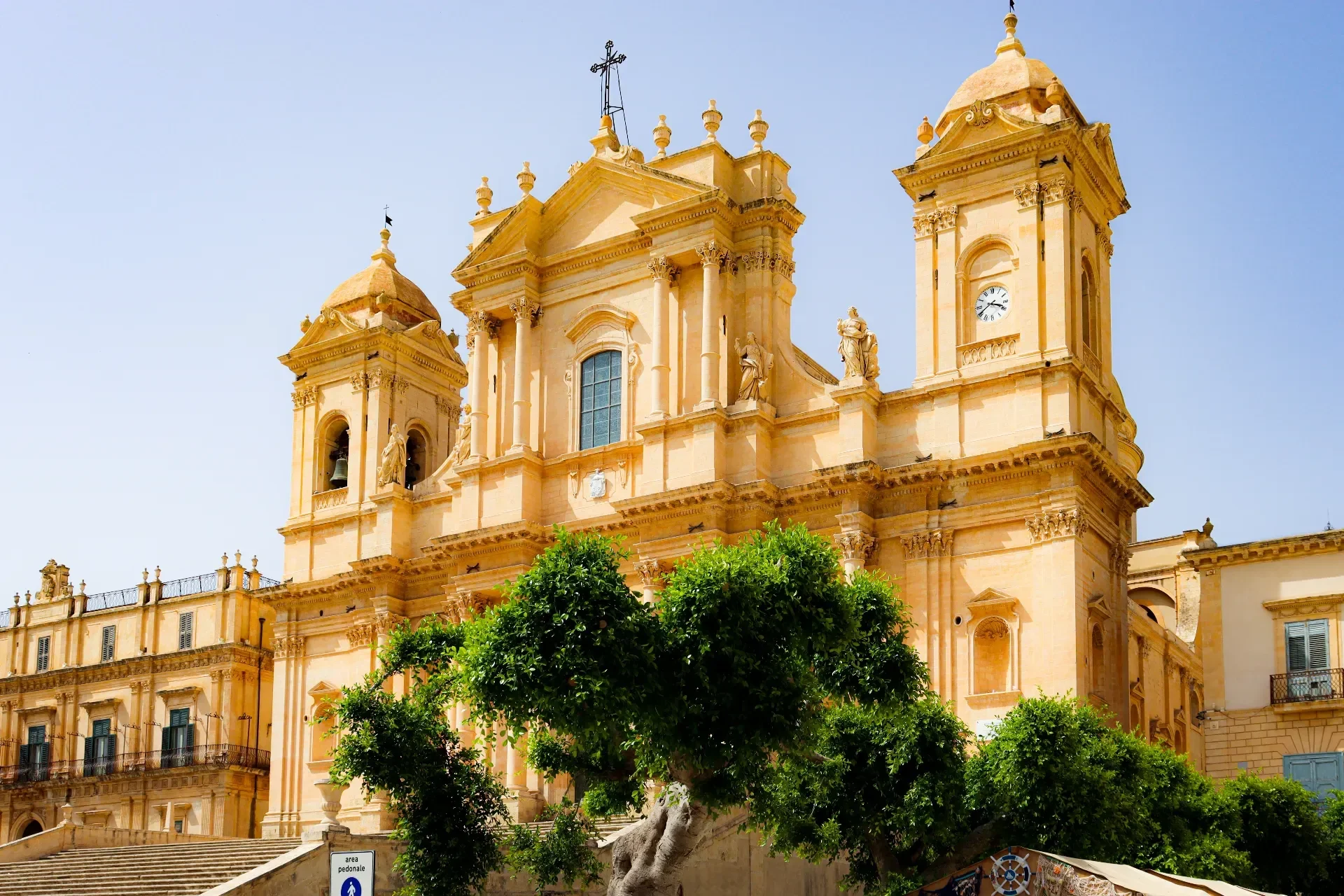 L’Infiorata di Noto: Quando l’arte sposa la primavera