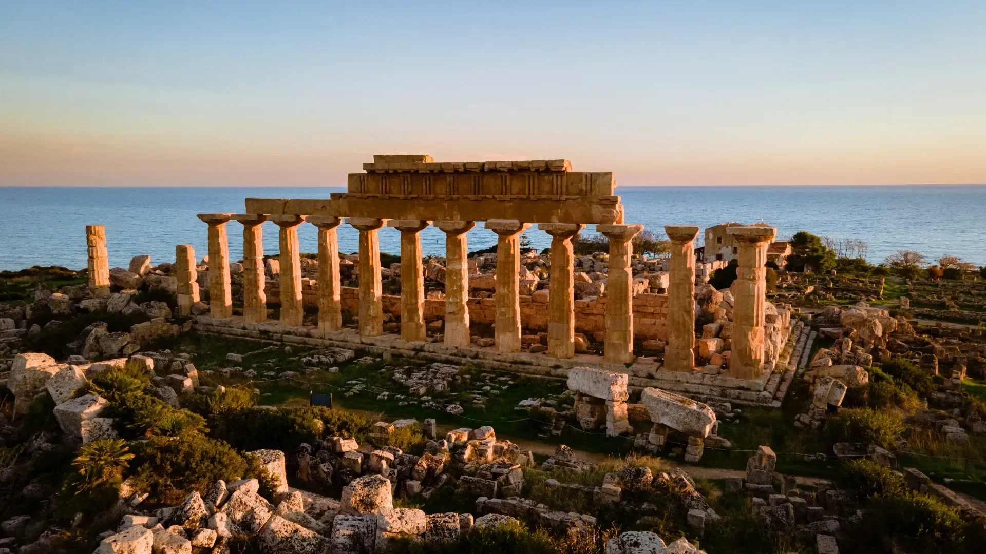 Mito, teatro e grandi concerti al tramonto: al via la nuova stagione di “Selinunte Estate”